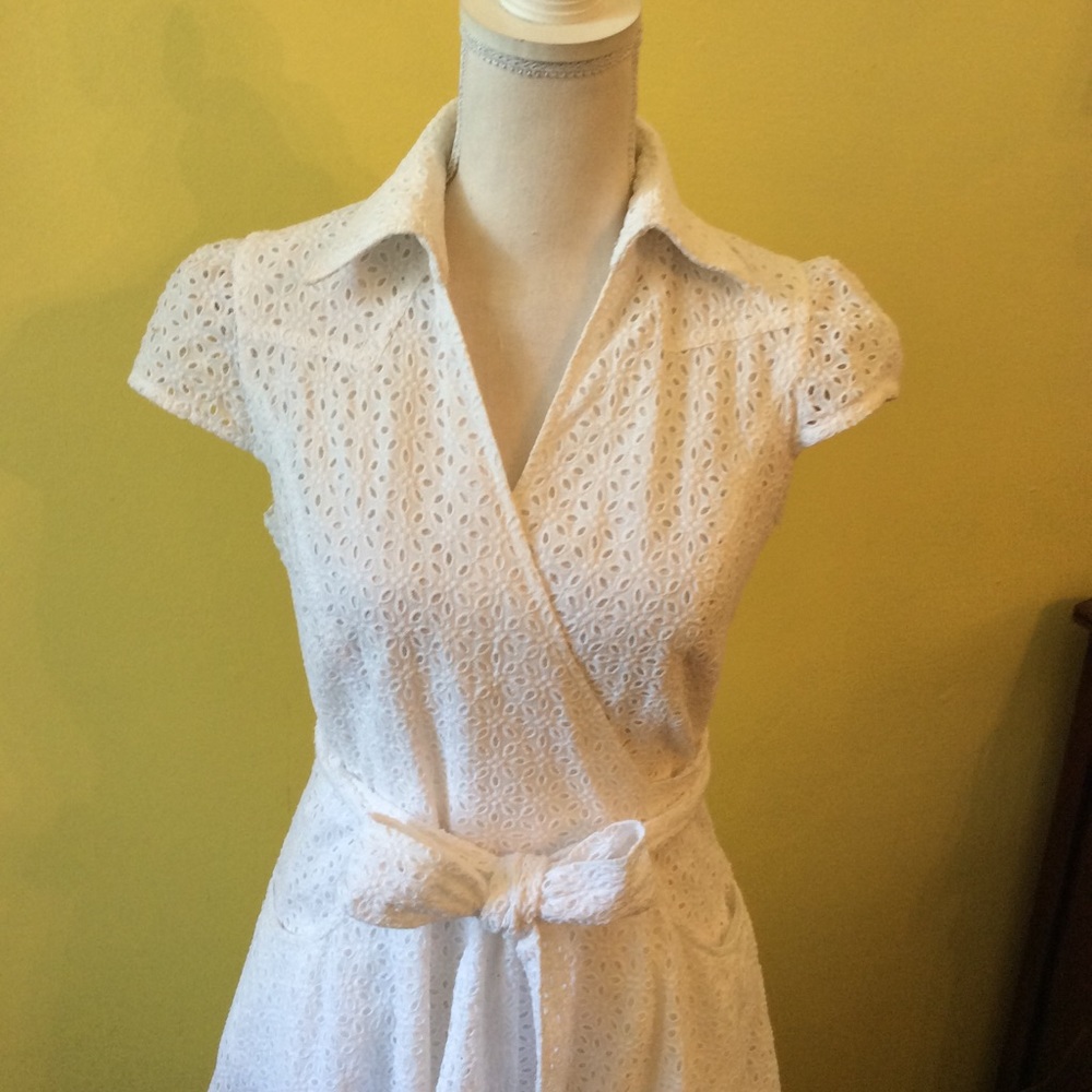 Cute INC White Eyelet Wrap Dress size 8P - Picture 2 of 14